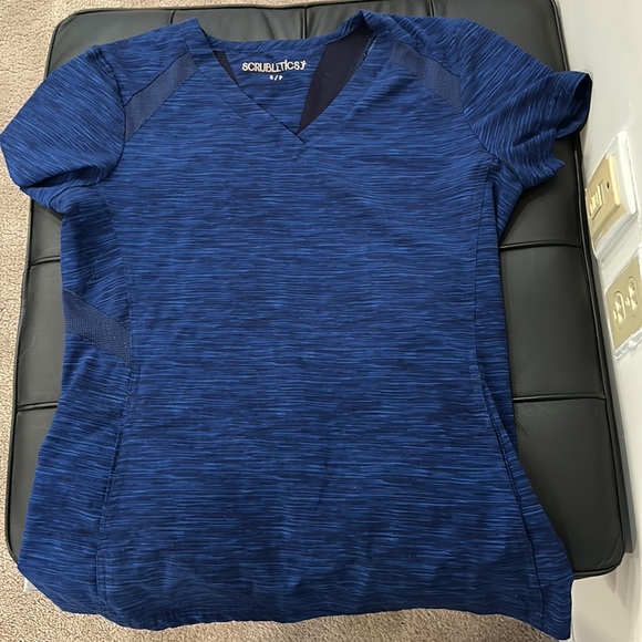 Dark blue scrub shirt by Scrubletics - Picture 3 of 5